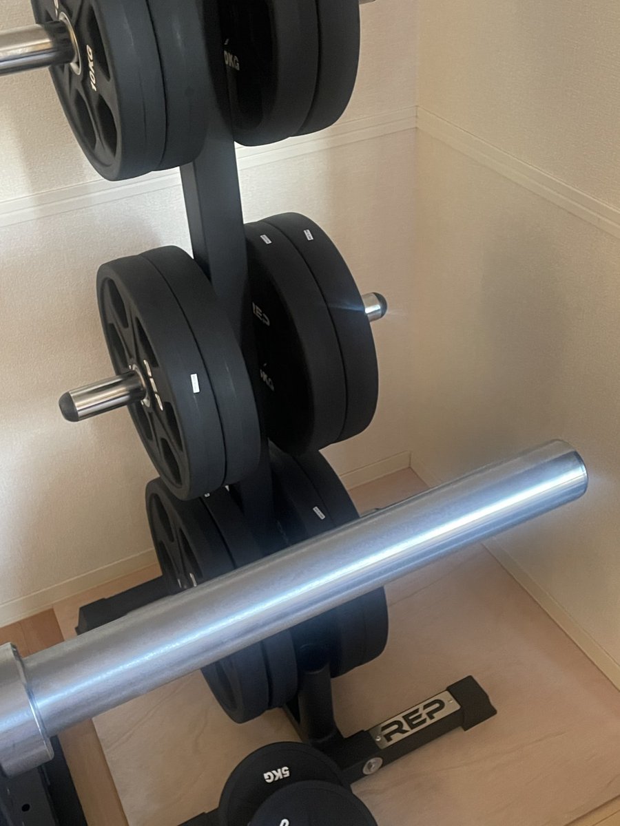 the9rapp1er's tweet photo. ホームジムのお客様にMBC POWERスクワットラック、REPのフリーウェイトなどを導入いただきました。

弊社では広さ、予算、用途などの要望に応じて貴方のホームジムにピッタリのご提案をさせていただきます！ https://t.co/QUvdb6DqCL