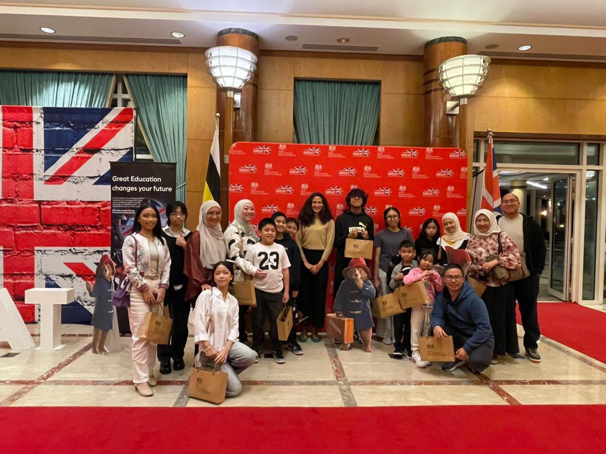 UKinBrunei's tweet photo. Truly honoured to welcome HRH the Crown Prince &amp; his family to our Paddington in Peru screening!  A celebration of creativity, inclusivity &amp; the strong UK-Brunei ties. Thank you to all our esteemed guests for joining us! 🐻🍿 #PaddingtonInPeru #UKinBrunei https://t.co/gdro2tyuQj