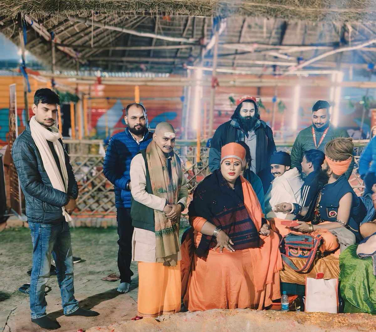 ABHGM_'s tweet photo. महाकुंभ में किन्नर अखाड़ा की महामंडलेश्वर मां पवित्रा नन्द गिरी जी का आशीर्वाद प्राप्त हुआ | https://t.co/3WsAAjj25H