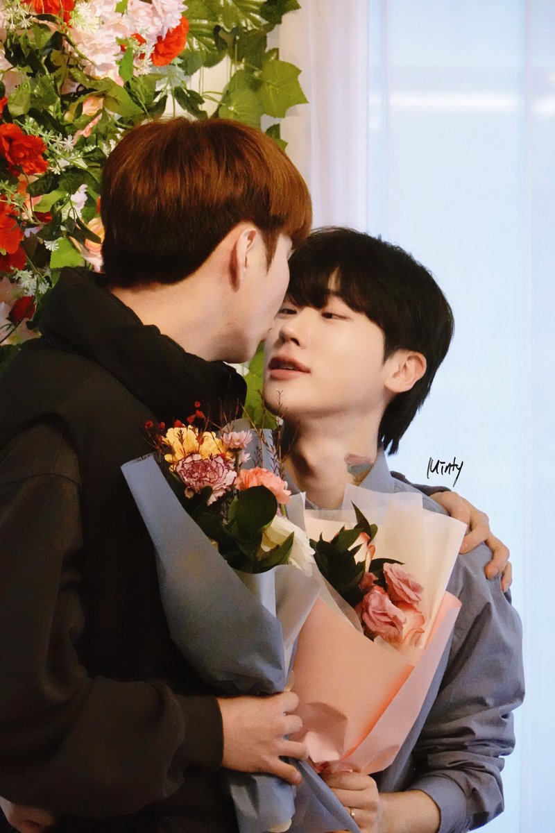 minty_jsh's tweet photo. 20250118 俊成浩打卡江南2周年咖啡厅

뽀뽀할래?

😘😘😘

#junsoengho 
#준성호 https://t.co/NBWrzrG7qd