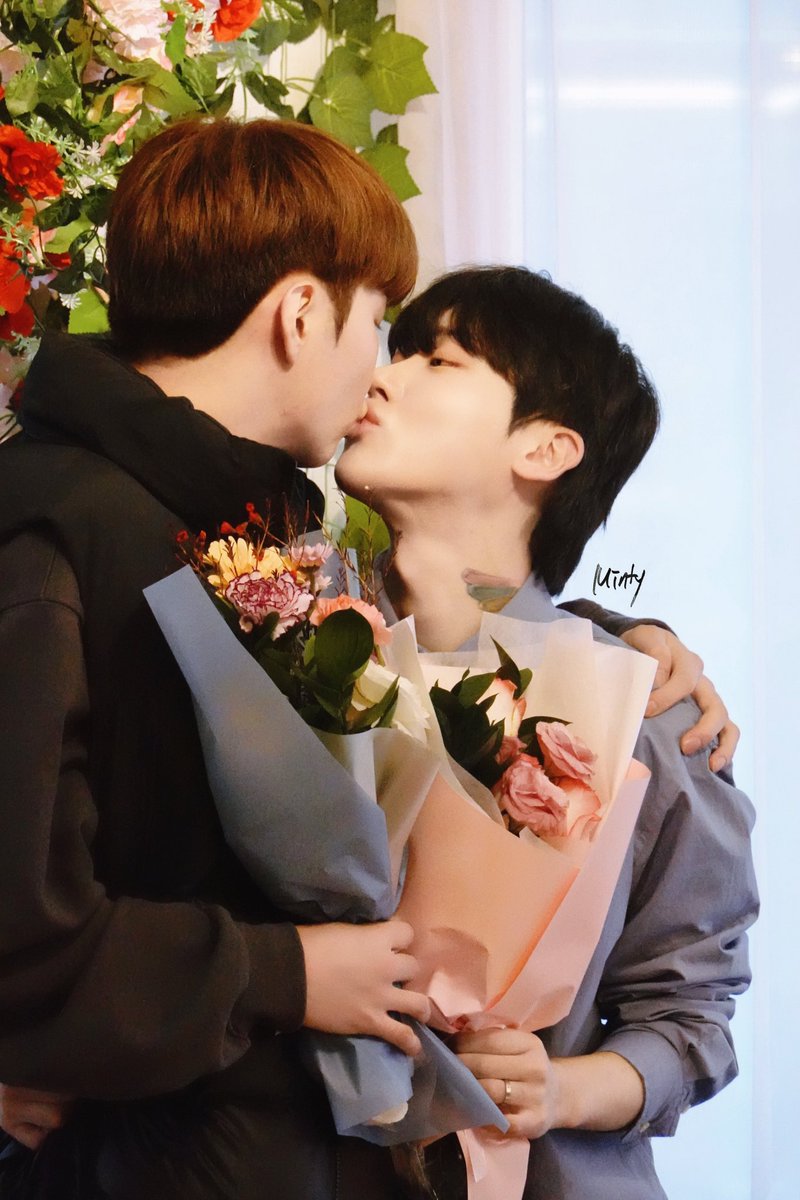 minty_jsh's tweet photo. 20250118 俊成浩打卡江南2周年咖啡厅

뽀뽀할래?

😘😘😘

#junsoengho 
#준성호 https://t.co/NBWrzrG7qd