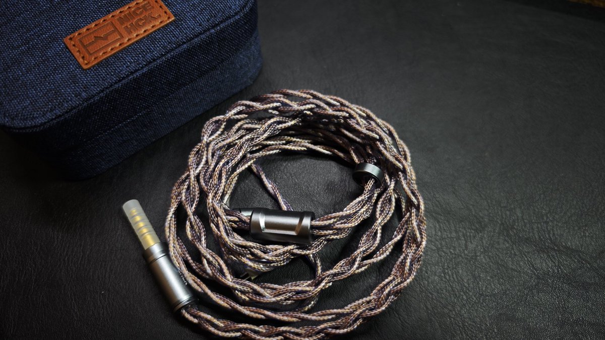 kimupax2's tweet image. NICEHCK AceComet遂に登場✨

8N OCC+8N銀メッキOCC+独自合金銅の魅惑的なMIX導体♪
ビルドクオリティからして風格感じる✨
色味も被覆の質感も良いですねー♪
音質も自身初のNICEHCKさんのSクラス✨
どのイヤホンに合わせようかなー♪

#NICEHCK #AceComet #MNC