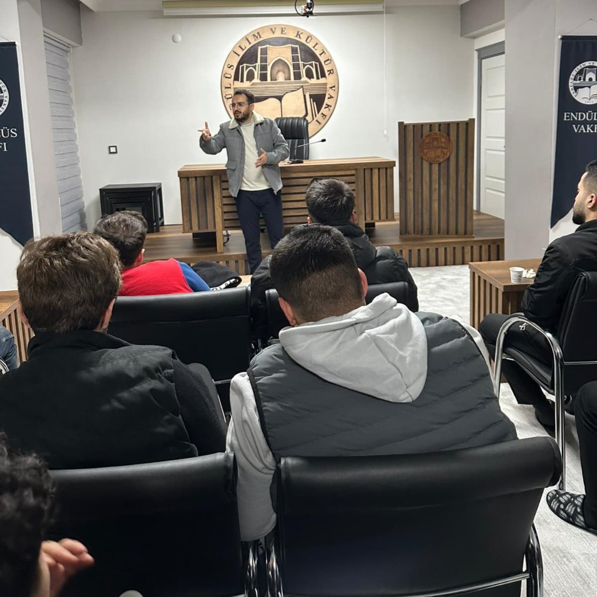 Genç Endülüslüler haftalık programlarına devam ediyor. Her Perşembe saat 19:30 da Vakfımızda etkinlik ve sohbet gerçekleştirdiğimiz gençlik buluşmalarına genç arkadaşlarımızı bekleriz. #gençlik #hadis #sohbet #etkinlik #muhabbet