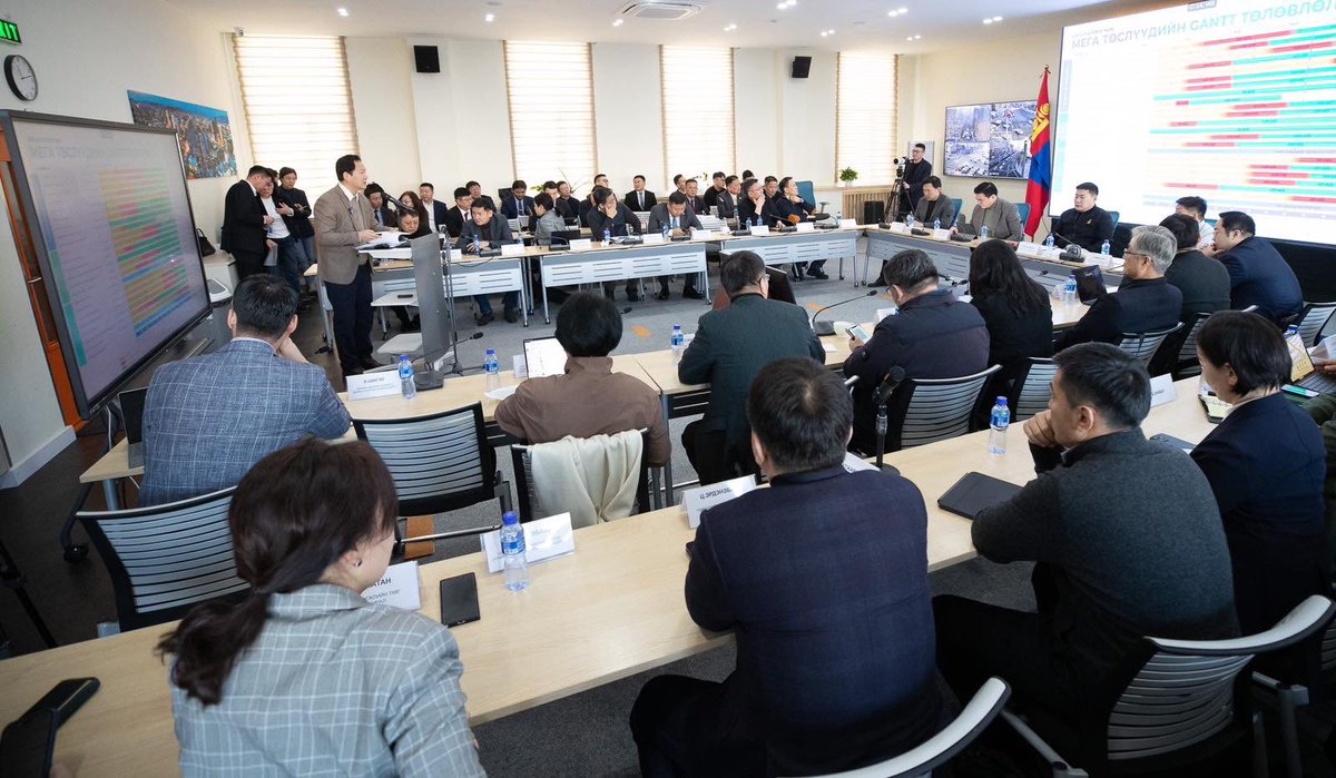 Ерөнхий сайд Л.Оюун-Эрдэнэ нийслэл Улаанбаатар хотын агаарын бохирдлыг бууруулах, дэд бүтцийн бүтээн байгуулалтын төсөл, арга хэмжээг хэрэгжүүлэхэд дэмжлэг үзүүлэх,  салбар хоорондын зохицуулалт, шуурхай удирдлагаар хангах штабт ажиллаж байна. Шуурхай штабын өнөөдрийн