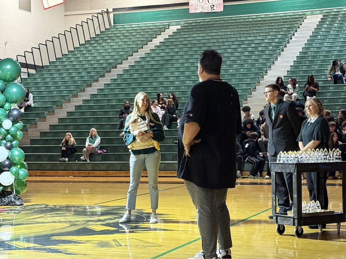 CoachHeinz57's tweet photo. Incredibly honored and humbled to honor some of the great @HMJacksonHS athletes, coaches and contributors at our inaugural JHS Athletics Hall of Fame Ceremony tonight! 🖤💚🐺 @HeraldNetPreps @DrIanBSaltzman @EPS_Region2 @EPS_DeputySupt @EPSAthletics https://t.co/KrHQAl9d1p