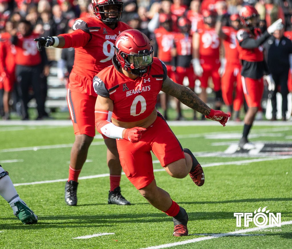 Beyond Blessed to receive my 6th D1 offer from the University of Cincinnati. <a href="/CortBraswell/">Coach Cort Braswell</a> <a href="/Coach_Cass/">Cass Simmons</a> <a href="/AndrewErby/">Andrew Erby</a> <a href="/LeaneBeckey/">Leane Thorn-Beckey</a> @PRZPAvic <a href="/EdOBrienCFB/">EdOBrienCFB</a> <a href="/adamgorney/">Adam Gorney</a> <a href="/BrianDohn247/">BrianDohn247</a>