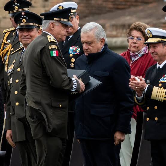 iuirisprudentia's tweet photo. @roquedani210 @juncalssolano @YoconYunes @AccionNacional @revistapolemon Pinches panistas mafiosos, si. Pero sabes quién también era narco? El general Cienfuegos, y el mediocre demagogo de Macuspana hasta lo condecoró. Puro subnormal se dice de la 4T https://t.co/xxNFfckEBG