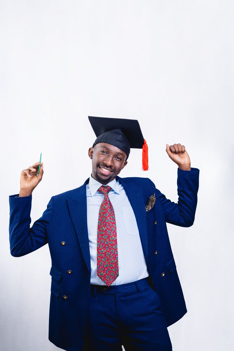 jjuuko_ntale's tweet image. Because this degree was a "Work of Art".........😂😂😂