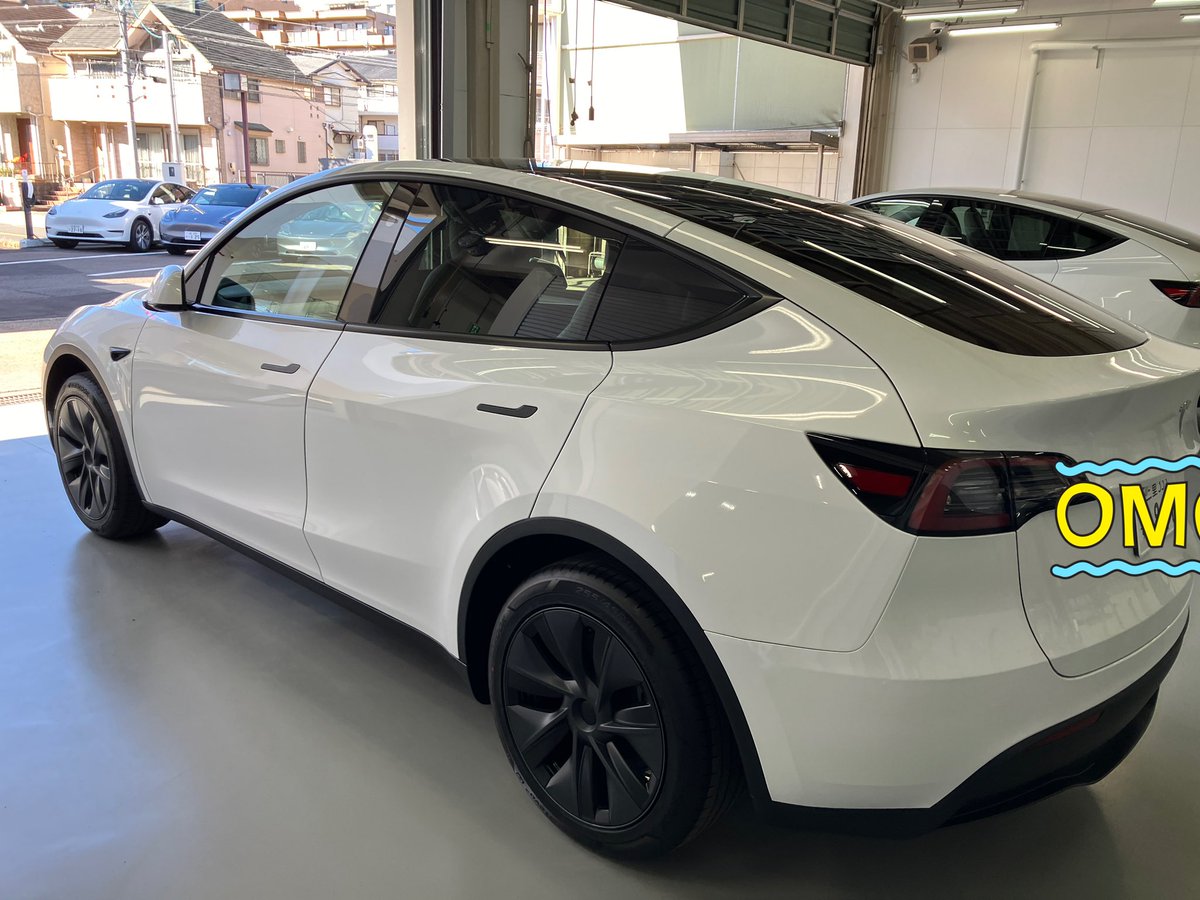 MIraiDAIARY's tweet photo. Tesla modelY無事納車🥹
けっこう丁寧に対応してくれた🤲´-
乗り心地ええわ〜、加速もええわ〜、ついにテスラー♡♡ https://t.co/DJnv3ceKje