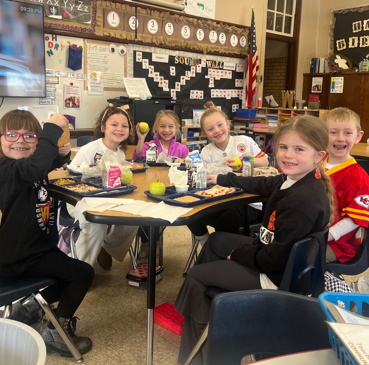 bswallner's tweet photo. These friends redeemed their "Lunch with the Teacher Coupon" today that they bought from the Warrior store!   @HydeKindergart1 @HydePrincipal @HydeElem #MissionPossible #GoWarriors https://t.co/rL8bLB8HWq