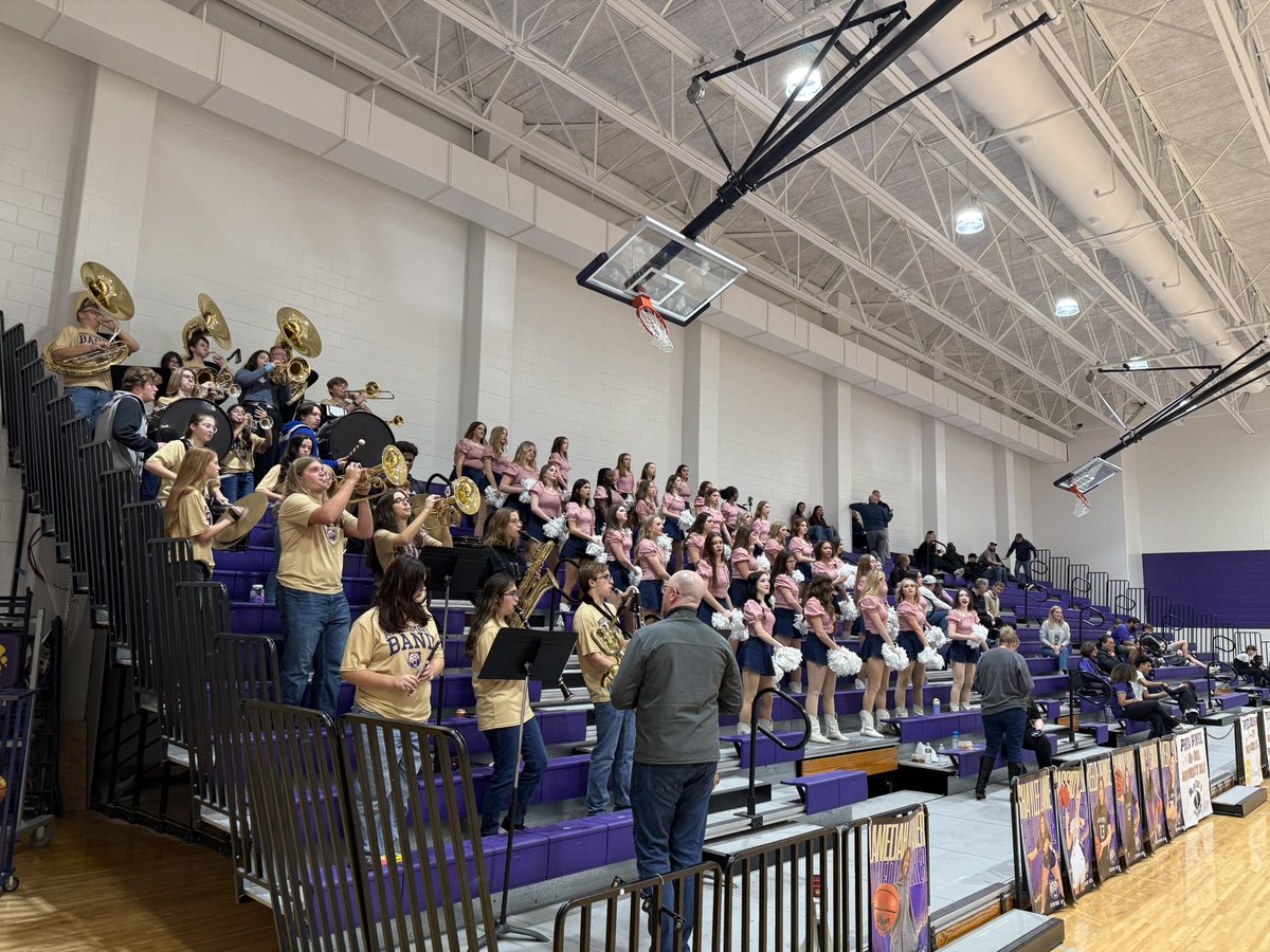 CoachMitchell08's tweet image. What a night for MHS basketball! Boys defeated College Station with an impressive buzzer beater to win in overtime and girls won on the road! Shout out to MHS Band and MHS Belles for bringing the energy and entertainment! @hoops_mhs @MHSLBhoops @M_H_S_Band @MHSBelles @mhs_bears