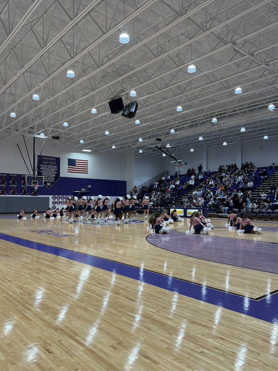 CoachMitchell08's tweet image. What a night for MHS basketball! Boys defeated College Station with an impressive buzzer beater to win in overtime and girls won on the road! Shout out to MHS Band and MHS Belles for bringing the energy and entertainment! @hoops_mhs @MHSLBhoops @M_H_S_Band @MHSBelles @mhs_bears
