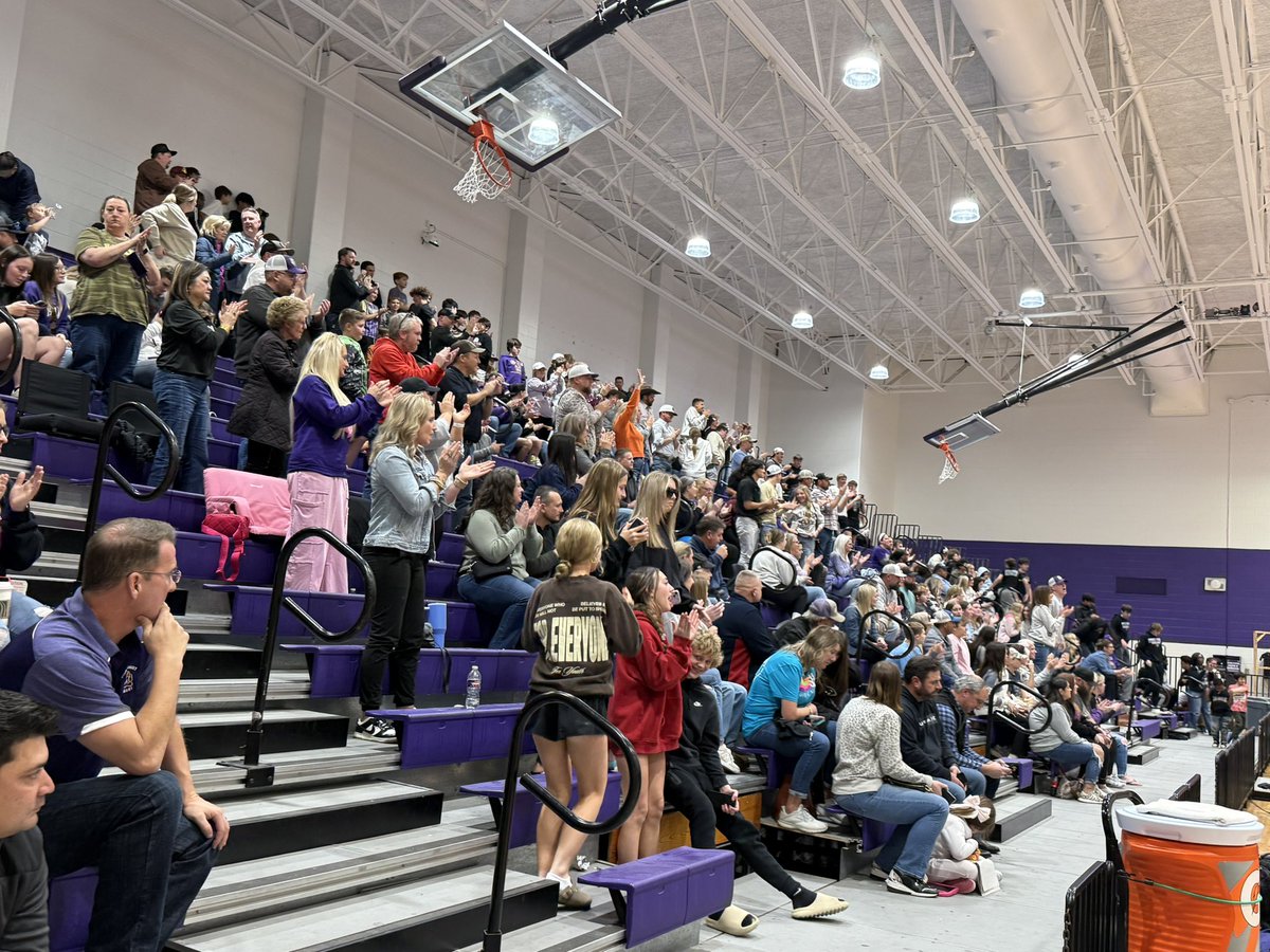 CoachMitchell08's tweet image. What a night for MHS basketball! Boys defeated College Station with an impressive buzzer beater to win in overtime and girls won on the road! Shout out to MHS Band and MHS Belles for bringing the energy and entertainment! @hoops_mhs @MHSLBhoops @M_H_S_Band @MHSBelles @mhs_bears