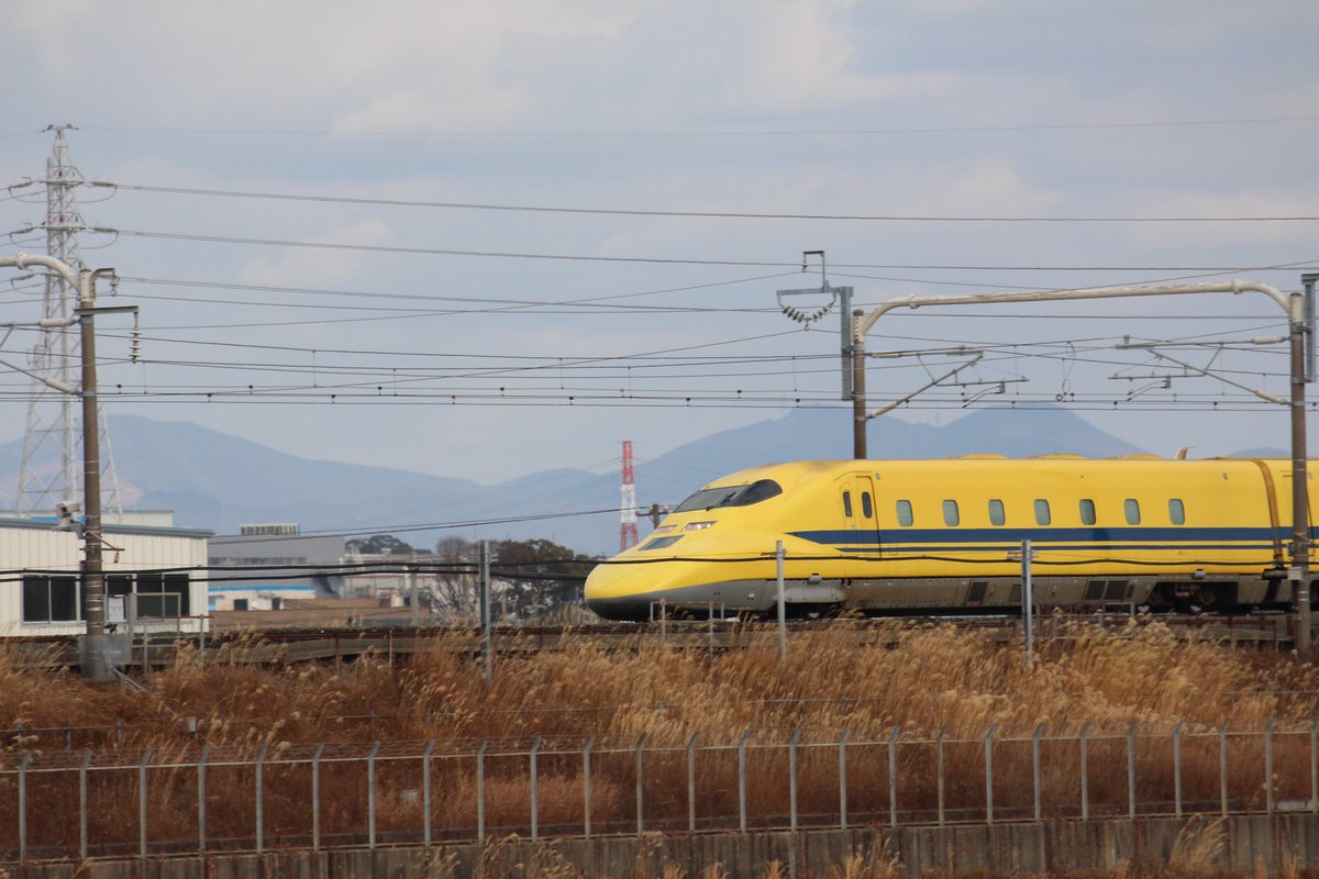 masatake81's tweet photo. ドクターイエロー走行するかなと、ふと調べたら今日だった
近くの撮影スポットへ

農道にクルマが20台以上停まってた https://t.co/cFRhdxqefP