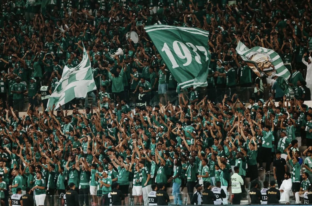 " في منافسة الحٌب والعطاء هم جمهور فائز " 💚.

 #جمهور_الأهلي_يطالب_بالتدخل