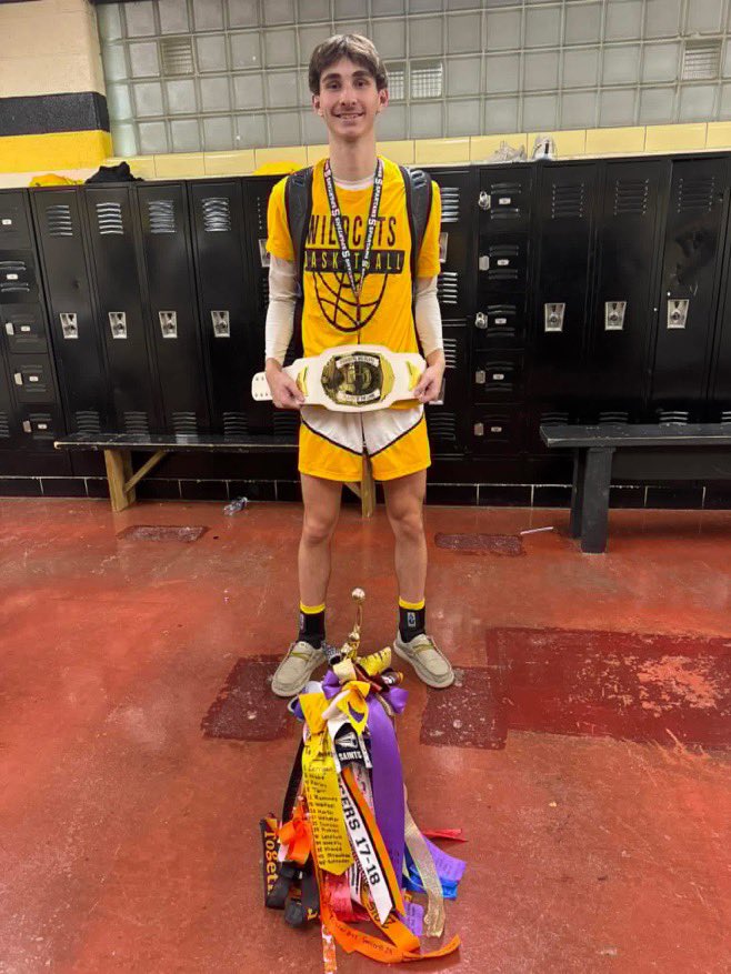EHSBB217's tweet photo. First thank you @RyanMahanSJR for coming out and covering the boys! The boys played hard and walked away with another win. 

Final Score 
Edinburg 51 
Nokomis 36

The boys protected the MSM travel trophy and advanced to 17-2. Alex Peacock won the player of the game belt‼️ https://t.co/U5MRiFHXww