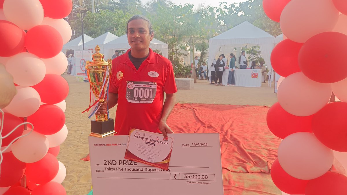APSACS2020's tweet photo. Nareshfrom Andhra Pradesh got second prize in national 10k Red run marathon in Goa today in Third Gender catagory. #APSACS #IndiaFightsHIVandSTI #AIDS #AIDSFreeIndia #healthyindia #HIVFreeIndia #FightAgainstAIDS #indian #AndhraPradesh #health #Naco #healthcare https://t.co/QgAznQb472
