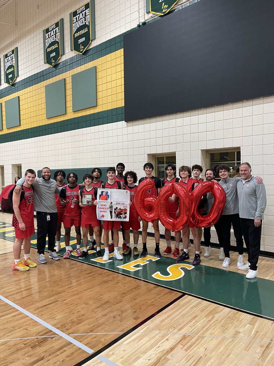 JPIIHSSports's tweet photo. Congrats to @JPIIHoops Coach Lee on winning his 600th career victory! @CoachDan_Lee https://t.co/x4B0tyd1EL