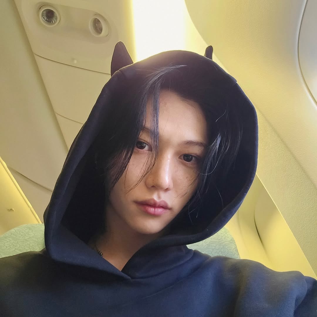 insta_skz's tweet photo. [#Felix] @.yong.lixx Instagram update

“🐈‍⬛🤙” https://t.co/cpziBthFGM