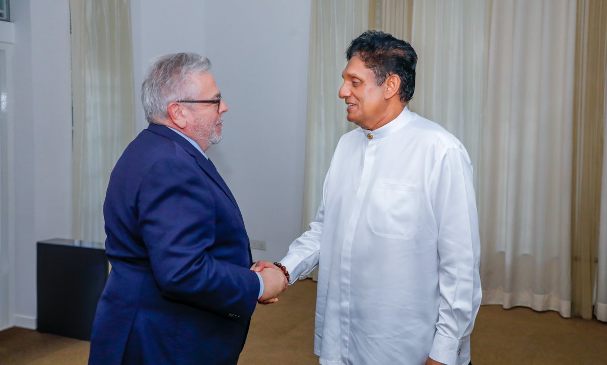 ThinakaranLK's tweet image. 🔴 2024 ஜனாதிபதித் தேர்தல் கண்காணிப்பு அறிக்கை எதிர்க்கட்சித் தலைவரிடம் கையளிப்பு

மேலதிக விபரம் &amp;gt;&amp;gt;&amp;gt; thinakaran.lk/?p=107981

#SajithPremadasa #LeaderOfTheOpposition #PresidentialElection2024 #Report #SriLanka #LKA #SL