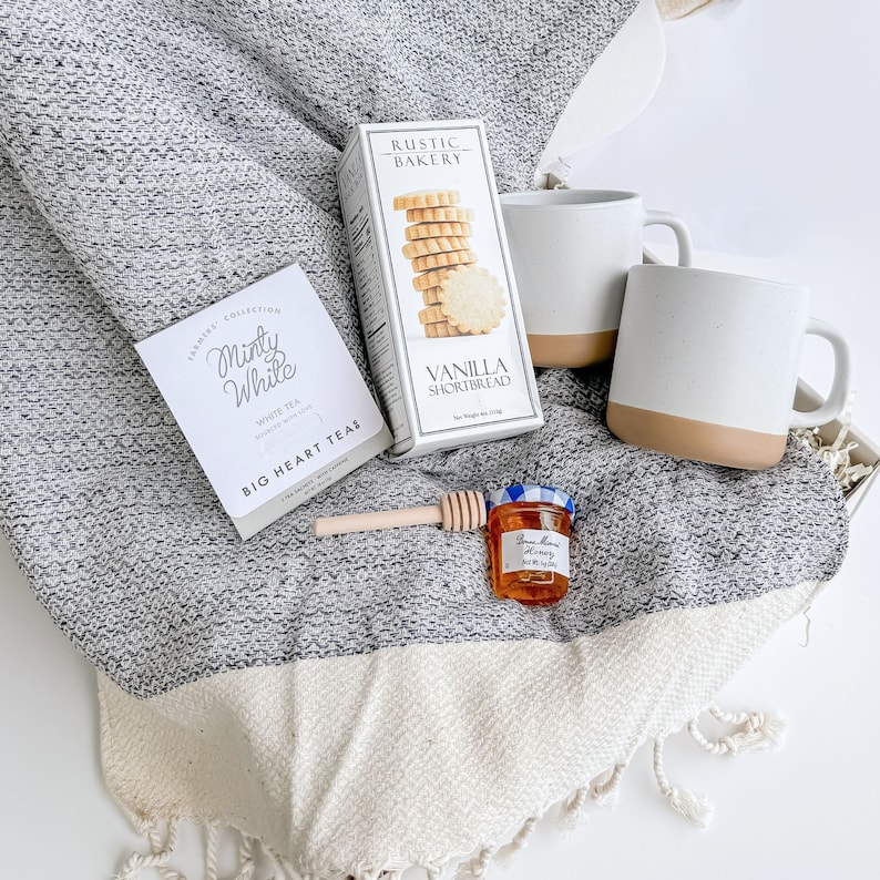 ⠀⠀

“𝐖𝐞𝐥𝐜𝐨𝐦𝐞 to the neighborhood! We're so glad to have you here. This small gift is just a little something to help you settle in. If you need anything or just want to say hello, don't hesitate to stop by!” – 𝑳𝒐𝒈𝒂𝒏 &amp; 𝑺𝒆𝒓𝒆𝒏𝒊𝒕𝒚.

⠀⠀