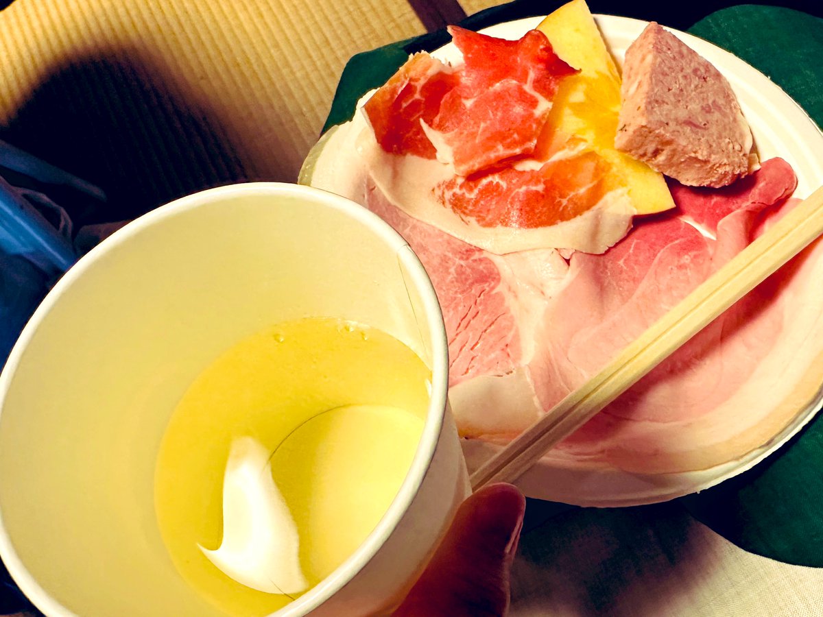 hommyone's tweet photo. きたYO
クラウドファンディングをされているハムやパテをいただく♪
(まさかの日本酒をいただいてしまった)
#genron
#ぶら友 https://t.co/FG3ljNUXP9