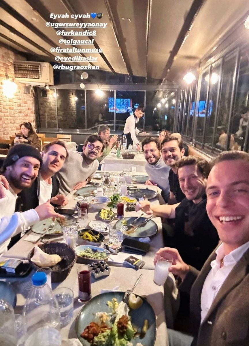 Yan yana oturmuşlar canlarım 💙 #fırataltunmeşe #furkanandıç