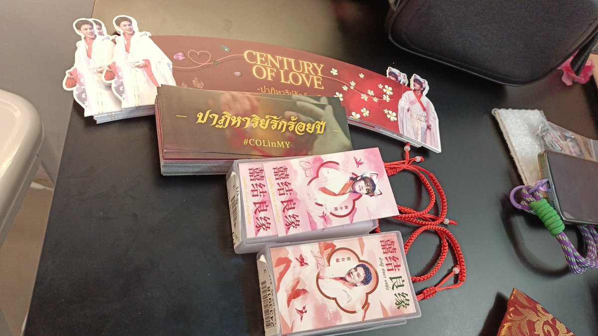 fallenDevil17's tweet photo. Dear all,  
The freebies have already been given out, but we still have cupsleeves, photocards, photostrips, and bracelets. You can still come and get them from us! ❤️❤️❤️

#COLinMY
#nubdao
#daouoffroad https://t.co/OHtPMHYvgY