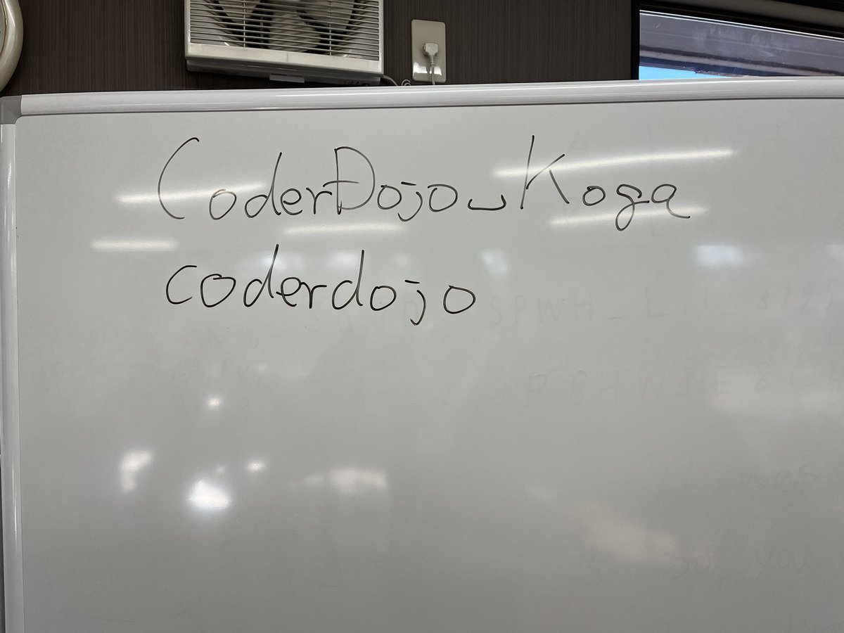 coderTanosuke's tweet image. まったりとやってます〜
#CoderDojo古河
#CoderDojo