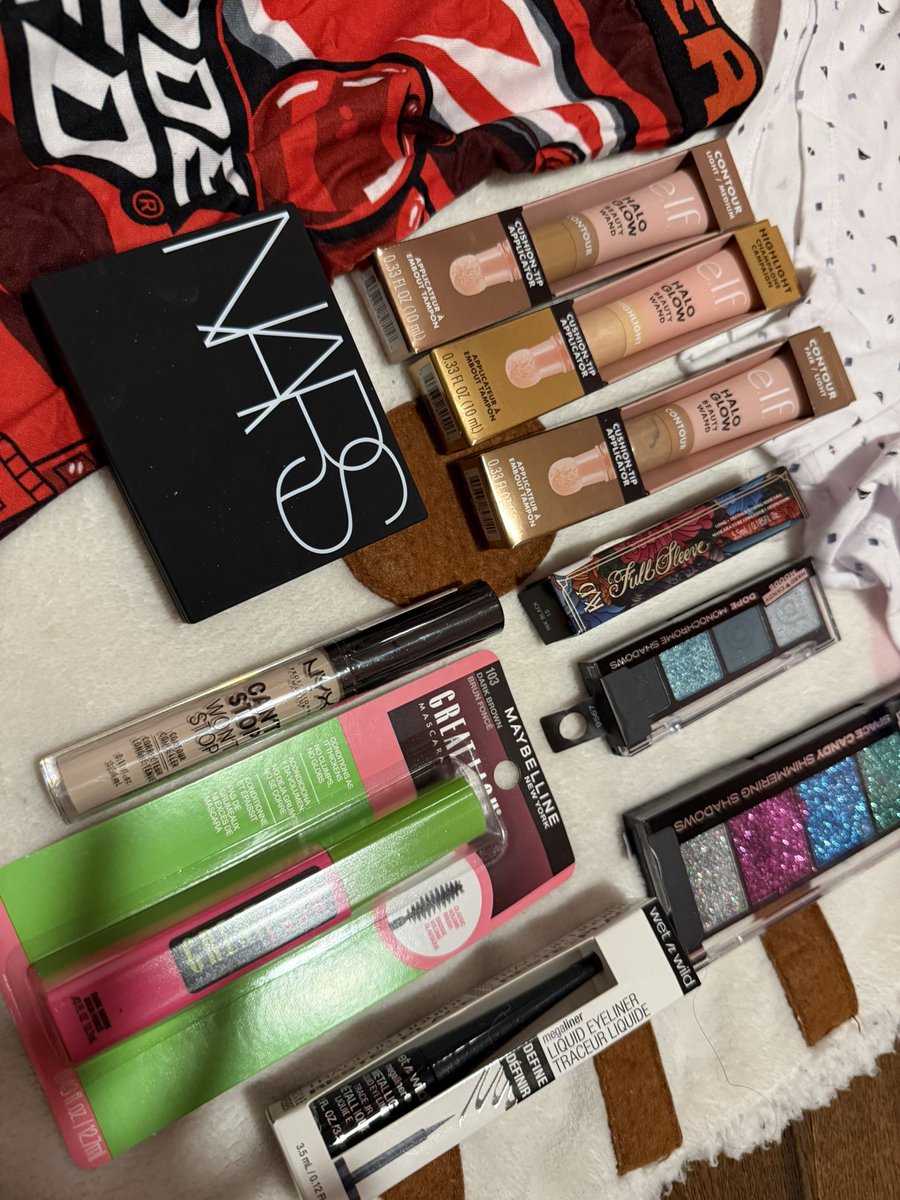 mintykelpo's tweet image. small haul :3 weekend is here so you know your girl is going crazy soon..! 🩷💋😉 #cleptogirl