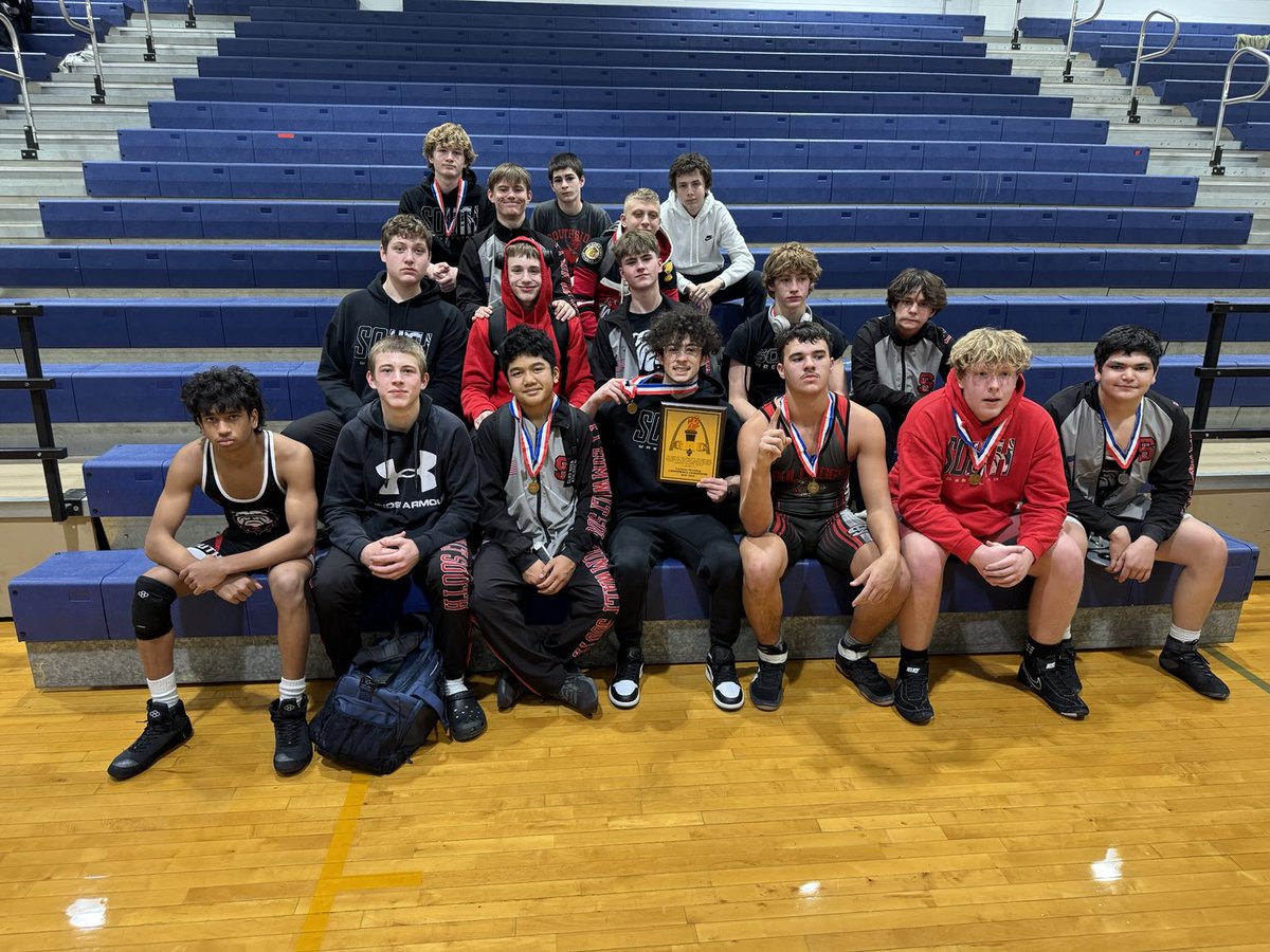 FZSwrestling's tweet image. Boys win the freshmen GAC Tournament with 8 medalists!
Joel Gumahin 🥇
Parker Dunn🥇
Derek Salmieri 🥇
Rolen Lundstrom 🥇
CJ Mejia 🥈
Ben McCormick 🥈
Ozodbek Hasanov 🥈
Lucas Titus 🥉
Great work by everyone! What an amazing group of kids! The future is bright!