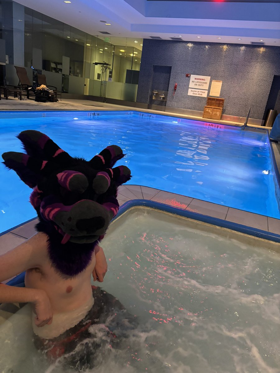 riptide177's tweet image. Am done suiting today but if anyone wants pics I’ll be walking around tomorrow with both heads and even have some stickers too