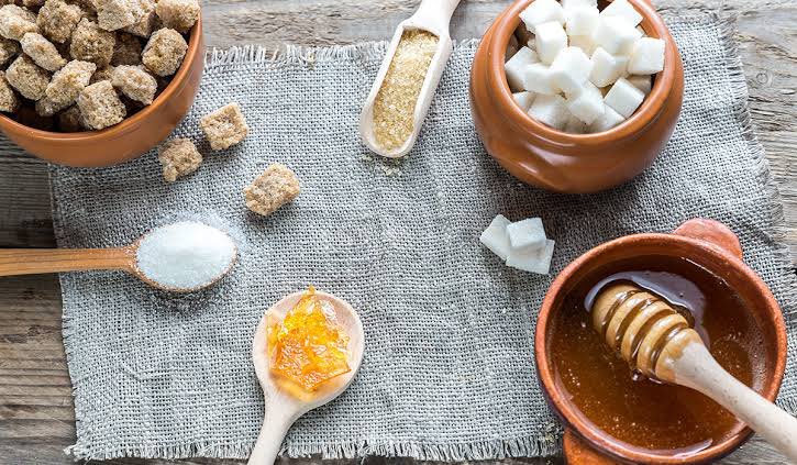 Meyve şekeri (Früktoz) tansiyonunuzu yükseltebilir!

Arkadaşlar, vücudumuz doğal bir tansiyon ilacı salgılar. İsmi Nitrik oksit. Ağırlıklı karaciğerimizde sentezlenir. Nitrik oksit sayesinde tansiyonumuz doğal bir şekilde sürekli dengelenir. Fazla früktoz alındığında hem nitrik