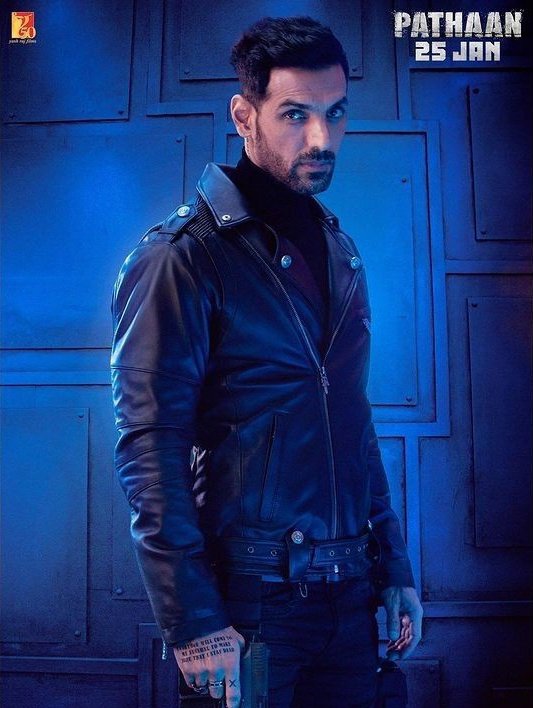 Its_CineHub's tweet photo. Both #Pathaan2 and #Force2 had similar VILLAIN ARC 💥😦🎬

In Pathaan #JohnAbraham was himself a Villain while in Force 2  he was the HERO! 😄 https://t.co/VPETutNaxu