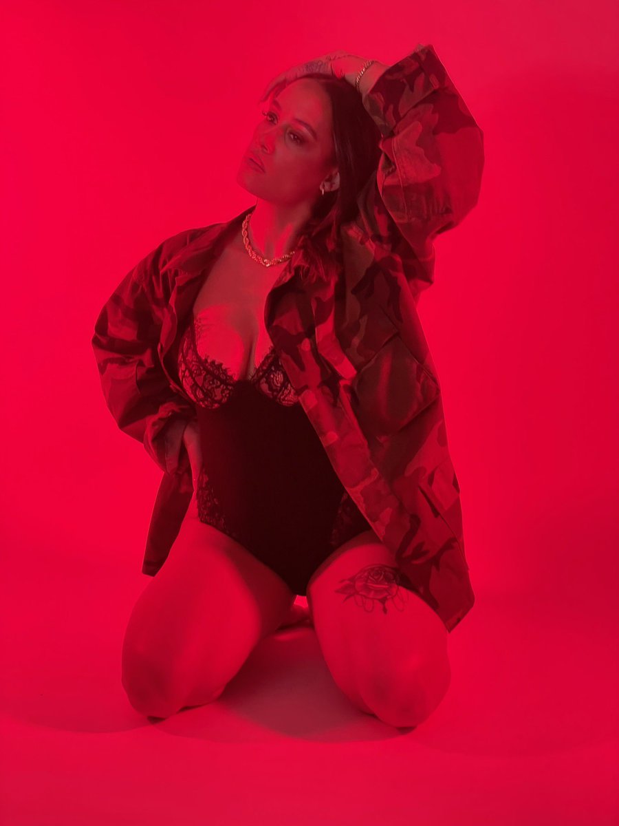 sennaownsyou's tweet photo. The only time I’m on my knees is for my alpha ❣️ https://t.co/sMoTy4PGpV