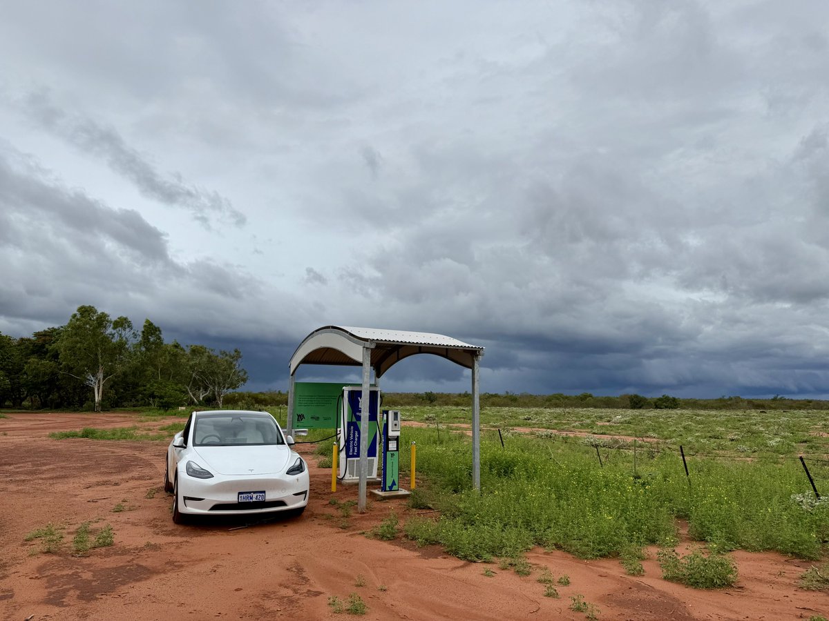 harald_murphy's tweet photo. #evadventure
#AUSYtour
@Tesla @TeslaAUNZ #ModelY
Day 2
Arrived #Sandfire Roadhouse #WesternAustralia after traveling 140km from #Pardoo. Efficiency 209Wh/km. Charging at the @HorizonPower_WA #WAEVNetwork 50kW off-grid solar powered @TritiumCharging #FastDC charger. https://t.co/65TZusPlWY