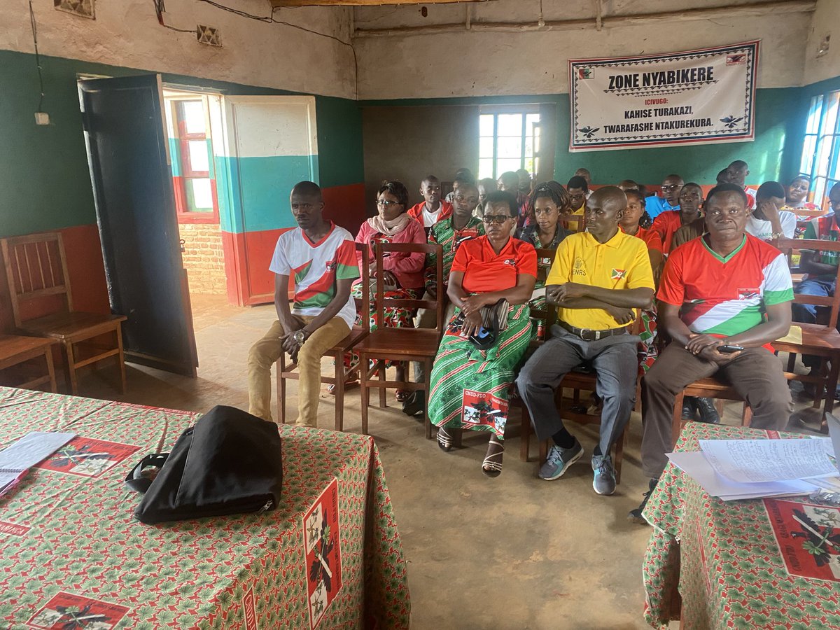 MNindagira's tweet photo. #cnddfddNyabikereZone 
#ShomboCommune,kw’itariki 17/1/2025, mu ngoro y’umugambwe harabereye inama irongowe  na https://t.co/Z5jkvlt5Fg kugira bapange akarere.
#Nevawacu
#GitegaProvince
#ShomboCommune
#NyabikereZone. https://t.co/lvAOrShqtS