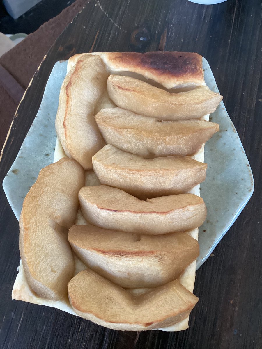 例年のアップルパイ
今年も美味しく焼けました！

食べ切れるかだけが心配