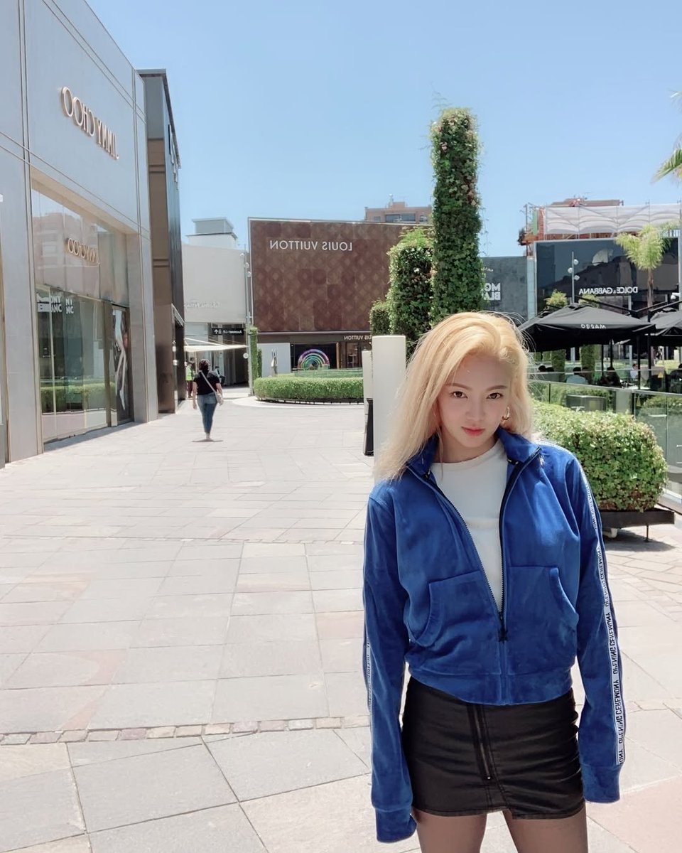 n_snsd_ot8_'s tweet photo. 190118 Hyoyeon Instagram 
see u soon😉 
.
#chile 
#santiago 
.
#hyostyle 

#효연 #Hyoyeon #소녀시대 
#SNSD #GirlsGeneration https://t.co/njTAvzNxVE