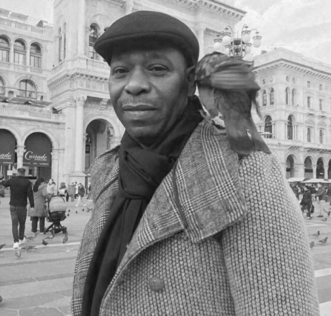 "تسمي غيبتك غيبه، وأسميها ذهاب الروح"
رحل مسفر وترك لنا قصائد تنبض بالحب والحزن والحياة.
غيابك غصة بحجم الشعر 💔

اللهم اغفر له وارحمه، واعف عنه وعافه، وأكرم نزله، ووسع مدخله، واغسله بالماء والثلج والبرد، ونقه من الخطايا كما ينقى الثوب الأبيض من الدنس.
#مسفر_الدوسري_في_ذمة_الله