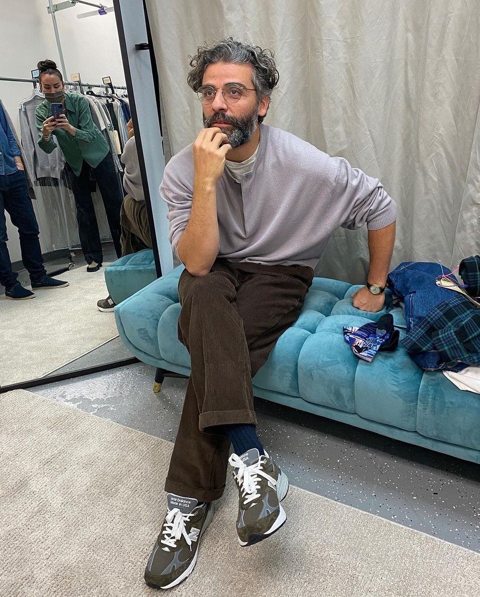 dieworkwear's tweet photo. For instance, this outfit went viral a while ago, partly because Oscar Isaac is handsome. But partly also because the outfit has shape and drape—the top has a very unique silhouette, especially when you compare it to the basic stuff most men wear. https://t.co/CJHMeci3Ef