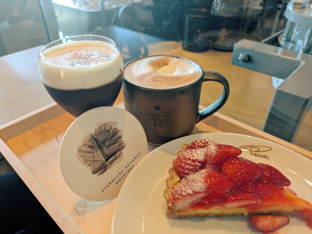 so_ta199810's tweet photo. 日中のお留守番可哀想だから、わんこを保育園に通わせることにした🐕️そして我々はお迎えまで近くでカフェタイム https://t.co/rNkQarR35g