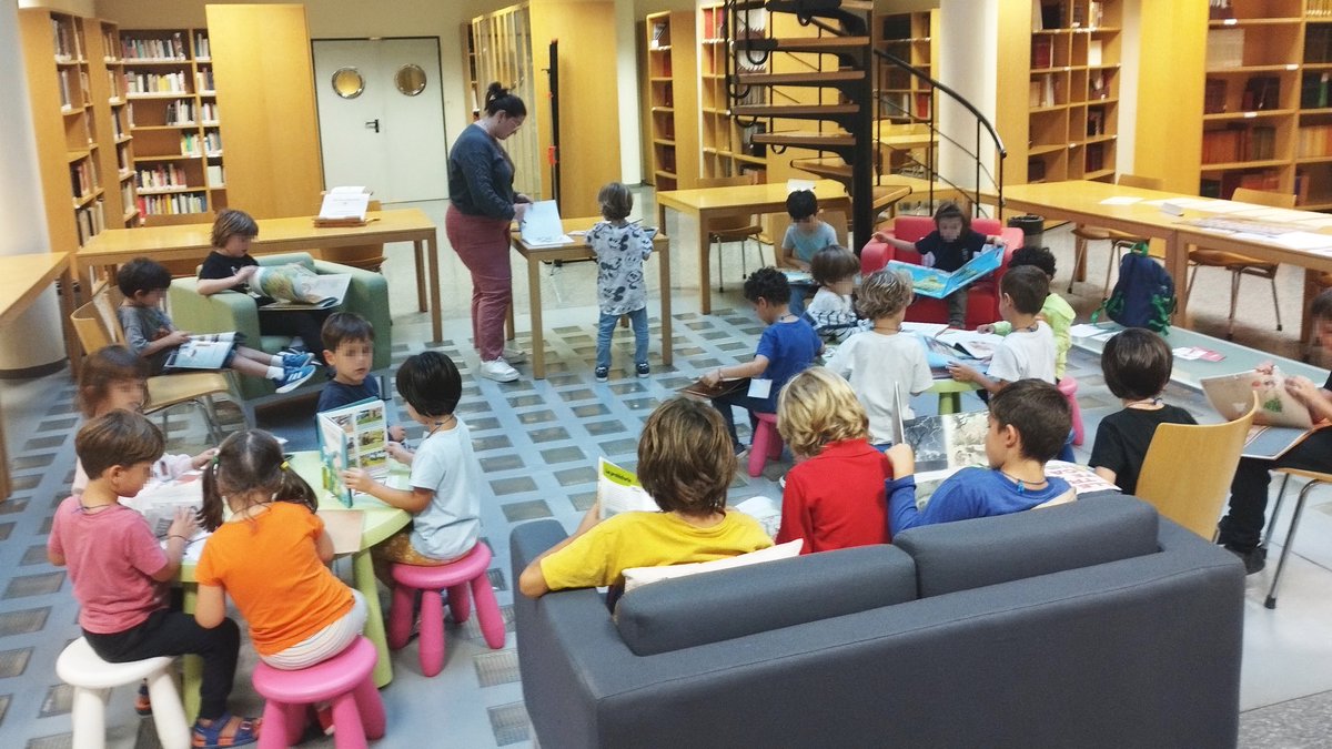 muprevalencia's tweet photo. 👩🏻‍🏫 Veritat que tornar a les classes resulta més fàcil amb bones extraescolars?

Doncs atents a la nostra #Lletrateca, una activitat diferent per a la xicalla d'entre 3r d'infantil i 4t de primària 📚 🎉

+info 🔗 https://t.co/Er2S8eBWtv

Inscripcions 🔗 https://t.co/K7V2eiAlWU https://t.co/YYAaRWbVeH
