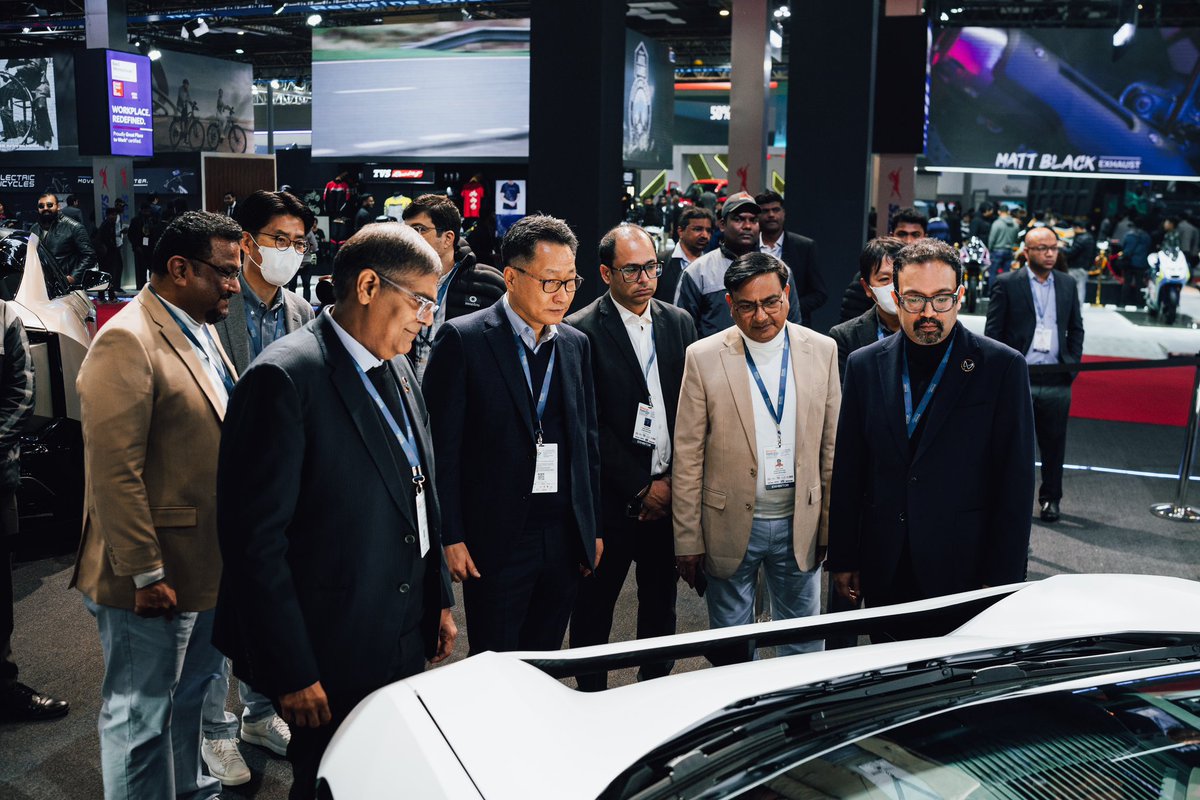 Mahindra_Auto's tweet photo. Meet the star studded line up that is drawing everyone in at the Mahindra pavilion at the #AutoExpo2025.
Visit us at Stall No. 1, Hall No 14 (H14-01), Bharat Mandapam, New Delhi from 17th to 22nd January.
#BharatMobility #MahindraAuto #Veero #TreoPlus #MahindraTharROXX #XUV3XO #MahindraElecetricOriginSUVS