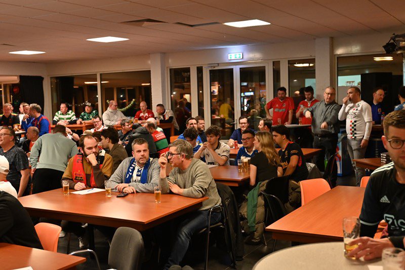 Topavond gehad op de Voetbalquiz Land van Cuijk bij <a href="/vvSIOL/">vv SIOL</a>. 🎤

siol.nl/2188/voetbalqu…