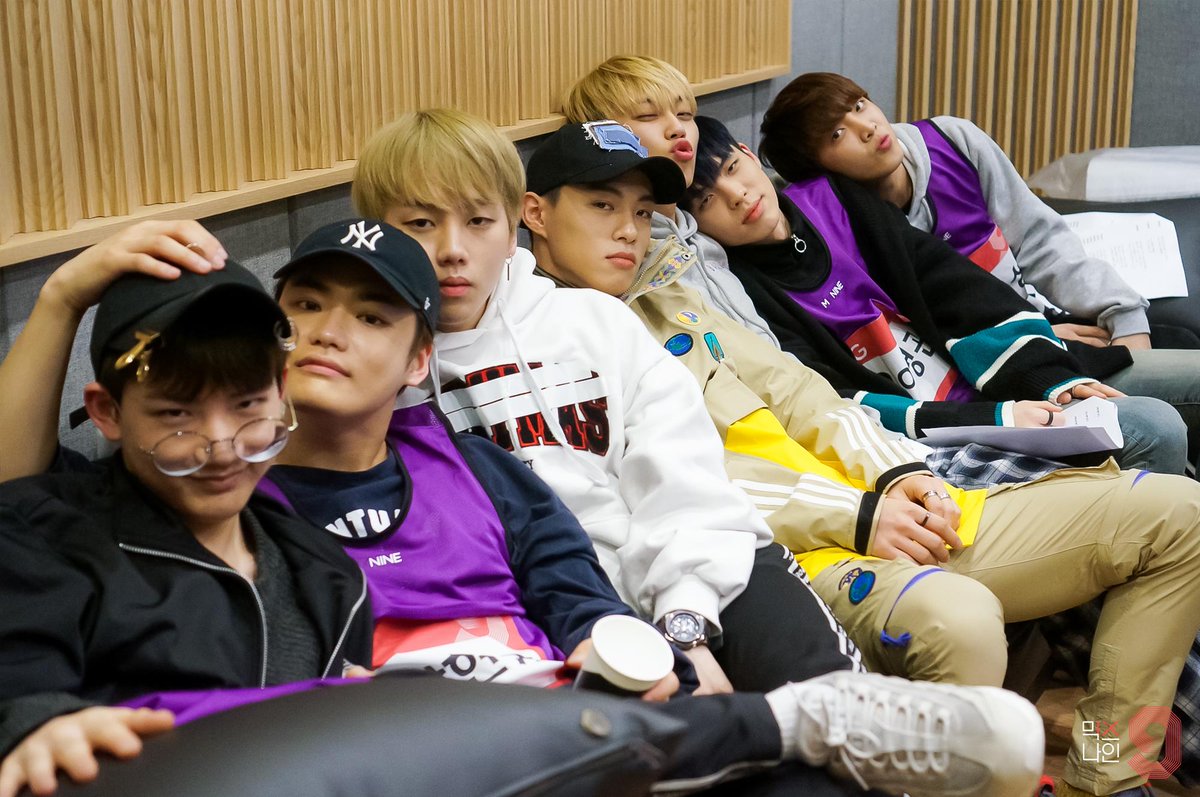 Gajevy_Chan's tweet photo. Looking at the document and found some cute baby BX during his time in #MIXNINE 💙✨
#CIX #씨아이엑스 #BX #승훈 #용희 #현석 #THUNDER_FEVER https://t.co/lAO6nRJ9XQ