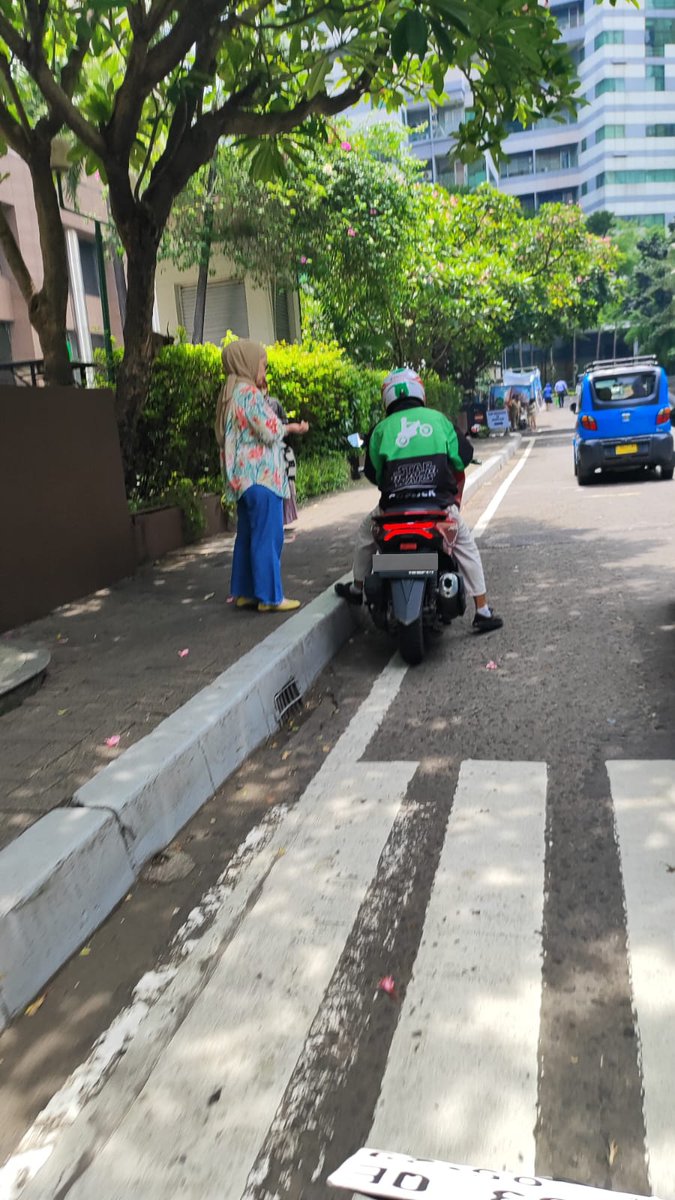 Jalanan kosong, orderan rapet.
Gas tipis-tipis