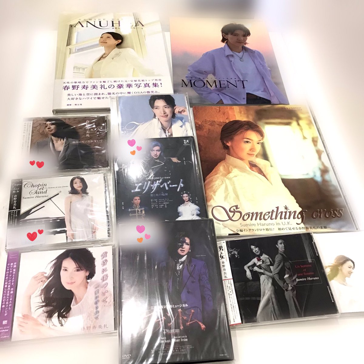 takarazuka_an's tweet photo. 【宝塚アン 日比谷店】
昨日、日生劇場にて開幕しましたミュージカル『ラブ・ネバー・ダイ』✨
本日公演よりマダム・ジリー役 #春野寿美礼 さんが初日を迎えます❣️

当店ではオサさんの美を堪能できる写真集やソロCDもご用意中💕
ファンの皆さまぜひチェックしてみてくださいね👀🎶 https://t.co/3x9XxfOXc2
