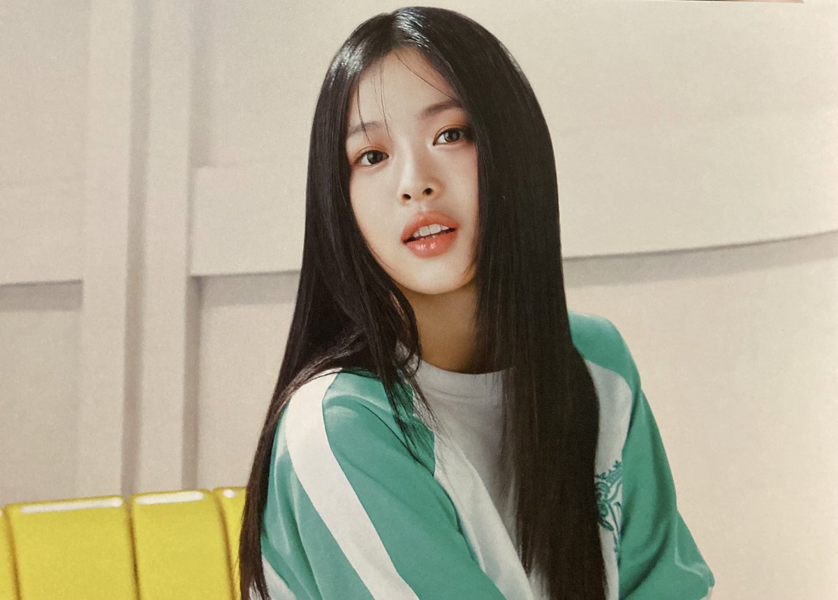 Pretty Hanni from Essential visual photobook 🫠🫠 Cr