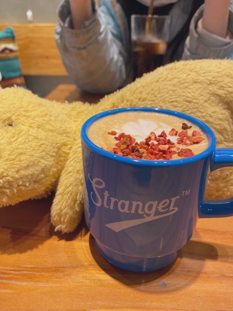 噂のstrangerさんでロボット・ドリームズ観てきました！🤖🐶
もうほんとすごいよかったところもいっぱいあるのですが、ラストがショッキングすぎて混乱してカフェで呆然としてたら横に座ってた方達が「Septemberの和訳見るとヤバい」と言ってて調べてトドメを刺されました。バーディヤァァァ！！！